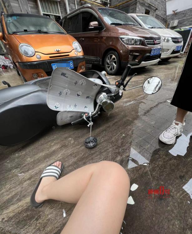 DƬ
